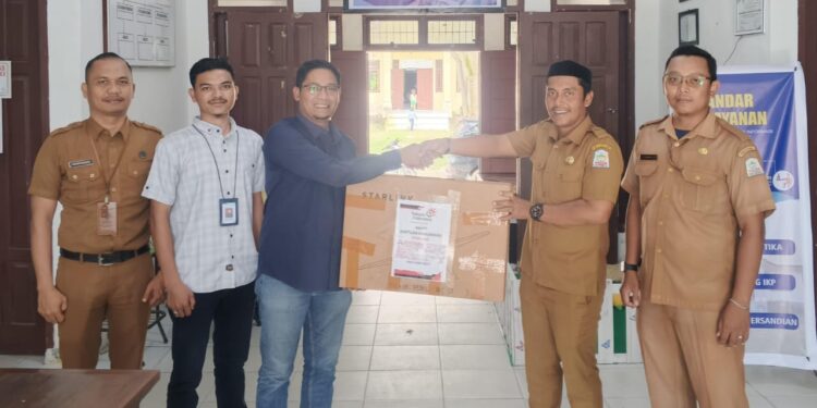 PT Telkom Serahkan Satu Unit Starlink Untuk Pemkab Aceh Singkil