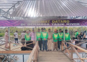 Polsek Kerumutan Hadiri dan Amankan Pembukaan Lomba Pacu Sampan Hari Jadi Desa Mak Teduh ke-18