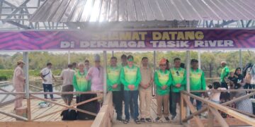 Polsek Kerumutan Hadiri dan Amankan Pembukaan Lomba Pacu Sampan Hari Jadi Desa Mak Teduh ke-18