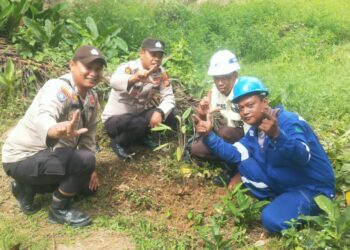 Polsek Ukui Bersama PT Pertamina EP Lirik Tanam Pohon, Dukung Program Green Policing