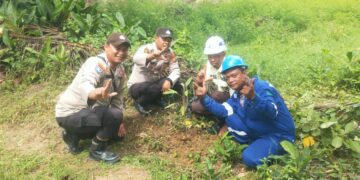 Polsek Ukui Bersama PT Pertamina EP Lirik Tanam Pohon, Dukung Program Green Policing