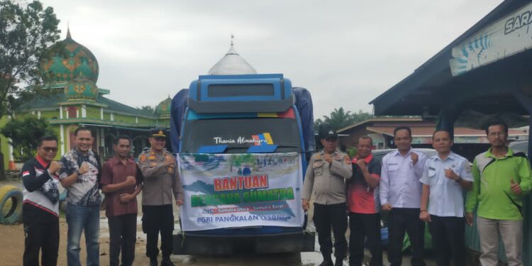 PGRI Pangkalan Lesung Salurkan Bantuan untuk Korban Bencana Sumatera, Polsek Kawal Distribusi