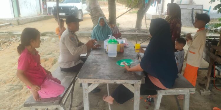 Bhabinkamtibmas Langgam Sambang Warga, Himbau Masyarakat Jauhi Narkoba dan Karhutla