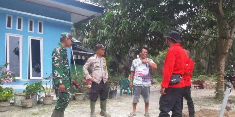 Sinergi TNI–Polri di Langgam: Polsek dan Koramil 09 Perkuat Silaturahmi di Segati