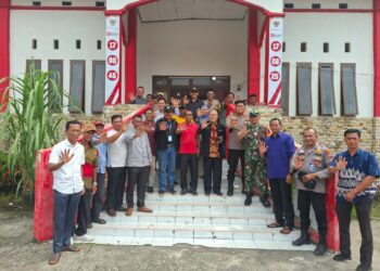 Kapolsek Kuala Kampar Mediasi Polemik PPh 22 antara Petani Kelapa dan PT Sambu Grup