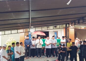 Kapolres Pelalawan dan Jajaran Polres Sambang Duka ke Rumah Orang Tua Wakil Ketua DPRD