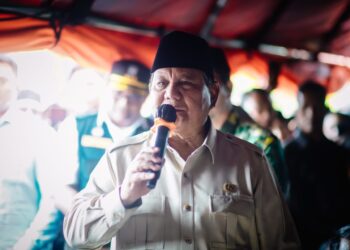 Prabowo Cek Pengungsian : Meski Tak Punya Tongkat Nabi Musa, Tapi Kami Bekerja Keras