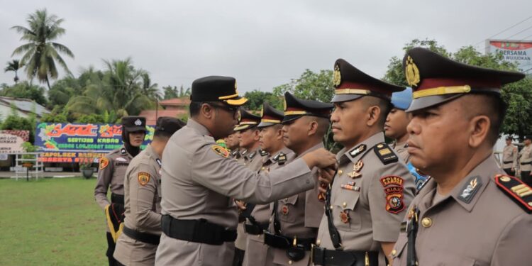 Kapolres Pimpin Sertijap Kabag Ops, Kabag Log, Kasat Samapta dan Kasat Binmas Polres Kampar