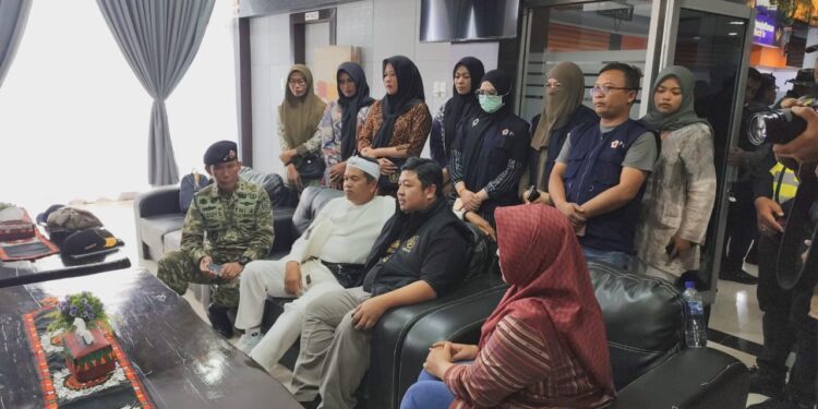 25 Pengungsi Asal Jabar Dijemput KDM Di Bandara Rembele