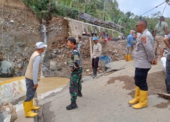 Dandim 0106/Aceh Tengah Meninjau Jembatan Rusip Antara