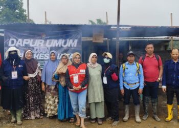 Relawan PMI Bener Meriah Antar Obat Dan Periksa Kesehatan Masyarakat Camp Permata 