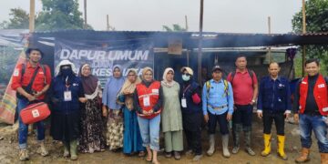 Relawan PMI Bener Meriah Antar Obat Dan Periksa Kesehatan Masyarakat Camp Permata