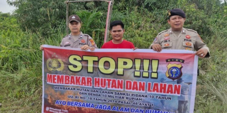 Polisi Patroli Daerah Rawan Karhutla dan Sosialisasi Larangan Membakar Lahan