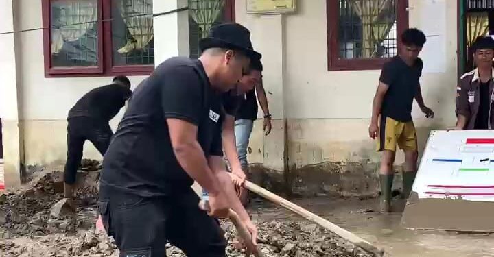 Ormawa Bersama Mahasiswa UBBG Turun Langsung Lakukan Pengabdian Pasca Banjir Di Gampong Kapah