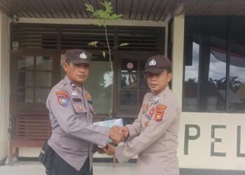 Polres Pelalawan Bagikan Bibit Pohon Buah kepada Personel yang Berulang Tahun