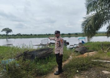 Polsek Pangkalan Kuras Pantau Sungai Kampar, Warga Diminta Waspada Potensi Banjir