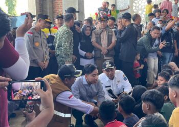 Kapolda Aceh Dampingi Wapres Gibran Tinjau Lokasi Banjir Bandang Di Pidie Jaya