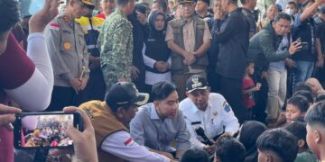 Kapolda Aceh Dampingi Wapres Gibran Tinjau Lokasi Banjir Bandang Di Pidie Jaya