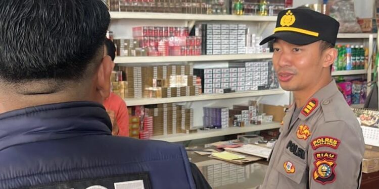 Jelang Natal dan Tahun Baru, Polsek Ukui Cek Ketersediaan Bahan Pokok