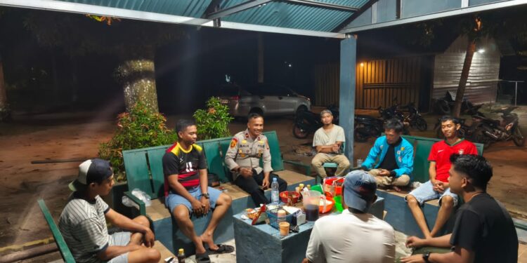 Polsek Kerumutan Cek Pos Kamling, Ajak Warga Aktif Jaga Kamtibmas