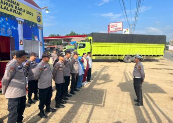 Pos Pam Nilam Sari Ukui Gelar Apel Pagi dan Pengaturan Lalu Lintas, Siap Amankan Natal dan Tahun Baru 2025 dengan Aman dan Kondusif