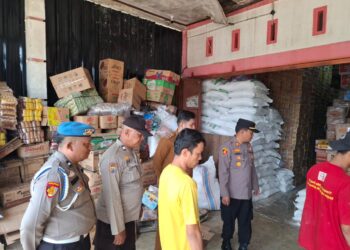 Polsek Pangkalan Lesung Cek Harga Sembako dan Pastikan Nihil Penjualan Petasan Jelang Nataru