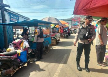 Polsek Ukui Patroli Pasar dalam Operasi Lilin 2025, Pastikan Kamtibmas Aman Jelang Natal dan Tahun Baru
