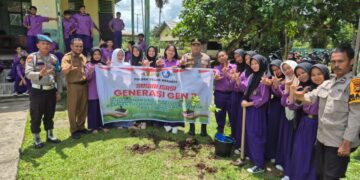 Polsek Teluk Meranti Tanam 1.000 Pohon di SMA Negeri 1 Teluk Meranti Dukung Program Penghijauan Kapolda Riau