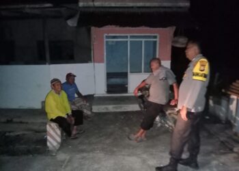 Polsek Kerumutan Cek Pos Kamling untuk Antisipasi Kejahatan dan Premanisme