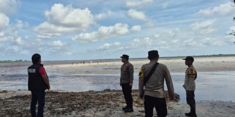 Patroli Pantai Ogis, Polisi Tingkatkan Kewaspadaan Pengunjung Jelang Nataru