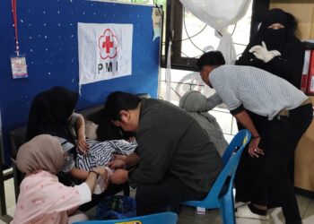 Ketua PMI Bener Meriah Sigap Berikan Pertolongan Pertama Korban Kecelakaan