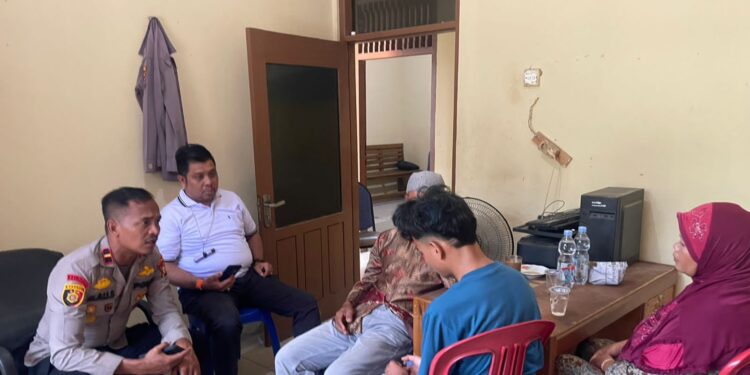 Kapolsek Kerumutan Ipda Muhammad Ali Sodiq Mediasi Konflik Keluarga di Desa Banjar Panjang