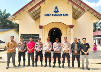 Polsek Kampar Kiri ‘Siaga’, ‘Jamin’ Keamanan 10 Gereja, Kapolsek: ‘Sinergi dengan Banser, Pemuda, Wujudkan Natal Kondusif’!”