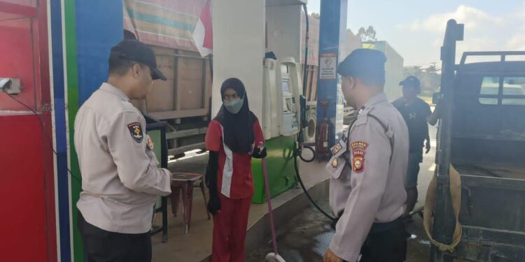 Polsek Pangkalan Kerinci Patroli Pusat Perbelanjaan dan SPBU