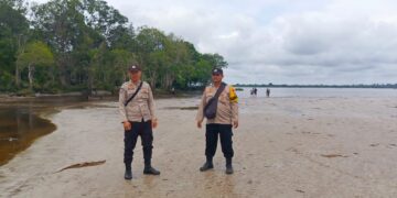 Polsek Teluk Meranti Patroli Pantai Ogis, Imbau Wisatawan Waspada Ombak Bono