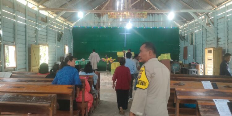 Polsek Langgam Gelar Ibadah Minggu Kasih, Personel dan Jemaat Bersinergi Jaga Kamtibmas