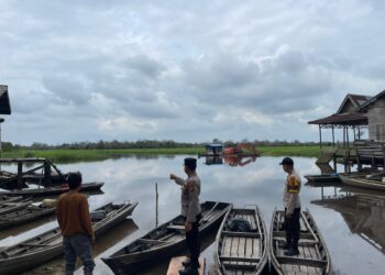 Polsek Pangkalan Kuras Patroli Bantaran Sungai untuk Antisipasi Banjir
