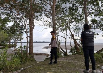 Polisi Patroli Objek Wisata Pantai Ogis Pelalawan Jelang Malam Tahun Baru