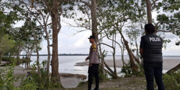 Polisi Patroli Objek Wisata Pantai Ogis Pelalawan Jelang Malam Tahun Baru