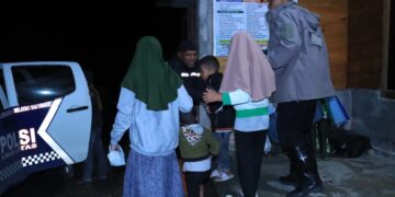 Polres Bener Meriah Dan Brimob Evakuasi Warga 3 Kampung Imbas Status Siaga Gunung Burni Telong