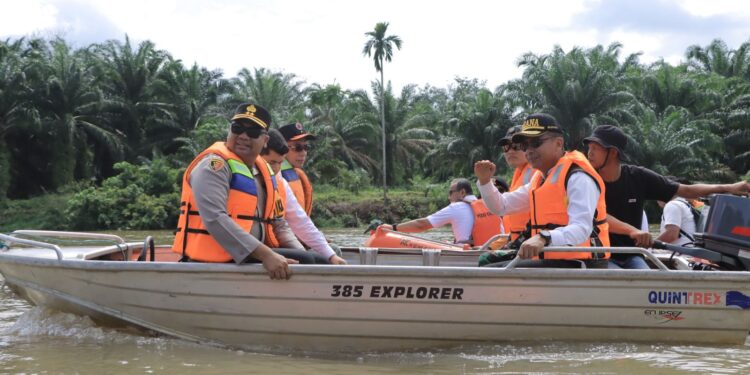 Bupati, Kapolres, Dandim Bersatu Pantau Sungai Kampar, Kapolres: Antisipasi Bencana, Lindungi Masyarakat!”