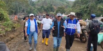 8 Anggota DPRK Aceh Tengah Tinjau Akses Jalan KKA