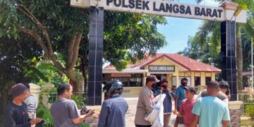 Dukung Pemulihan Pascabanjir, Polsek Langsa Barat Bagikan Masker Gratis