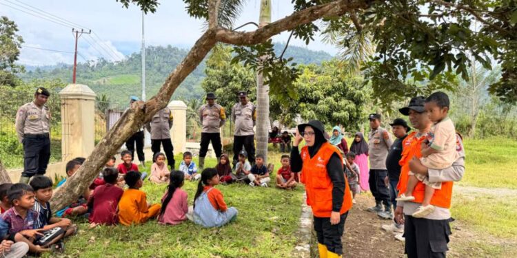 Polsek Syiah Utama Salurkan Donasi Multi-Donor Untuk Korban Bencana Hidrometeorologi