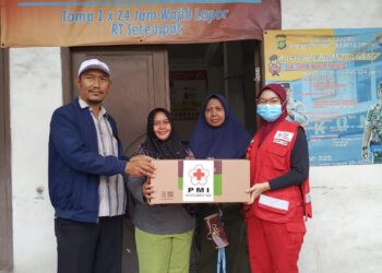 PMI Jakarta Timur Salurkan Bantuan Bagi Masyarakat Terdampak Banjir