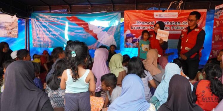 Pasca Banjir dan Longsor, PMI Hadir Berikan Layanan Kemanusiaan di Desa Kala Segi