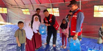 PMI Bener Meriah Serahkan Donasi Di Kampung Weh Tenang Uken