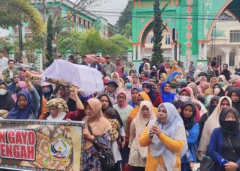 Ras Terkuat Dimuka Bumi, APG Gelar Aksi Demonstrasi Di DPRK Aceh Tengah