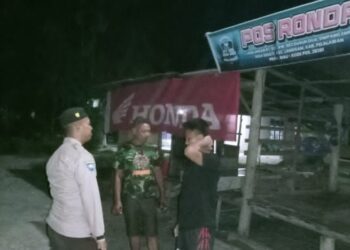 Cek Pos Kamling di Desa Segati, Polisi Jaga Keamanan Warga