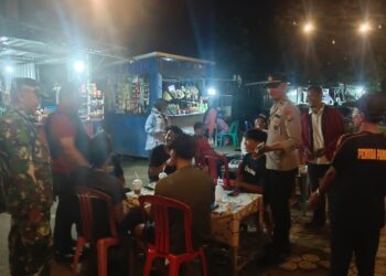 Polsek Kerumutan Bersama TNI dan Kepala Desa Patroli Cipta Kondisi Menjelang Tahun Baru